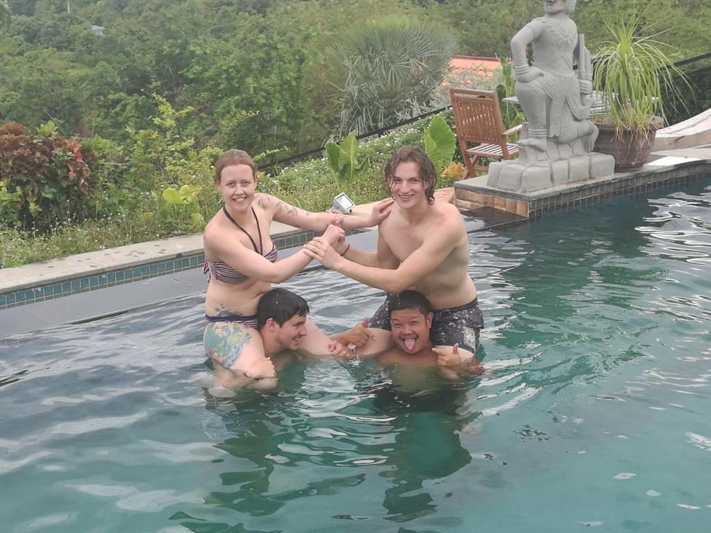 Nomads Guesthouse 캄폿 외부 사진