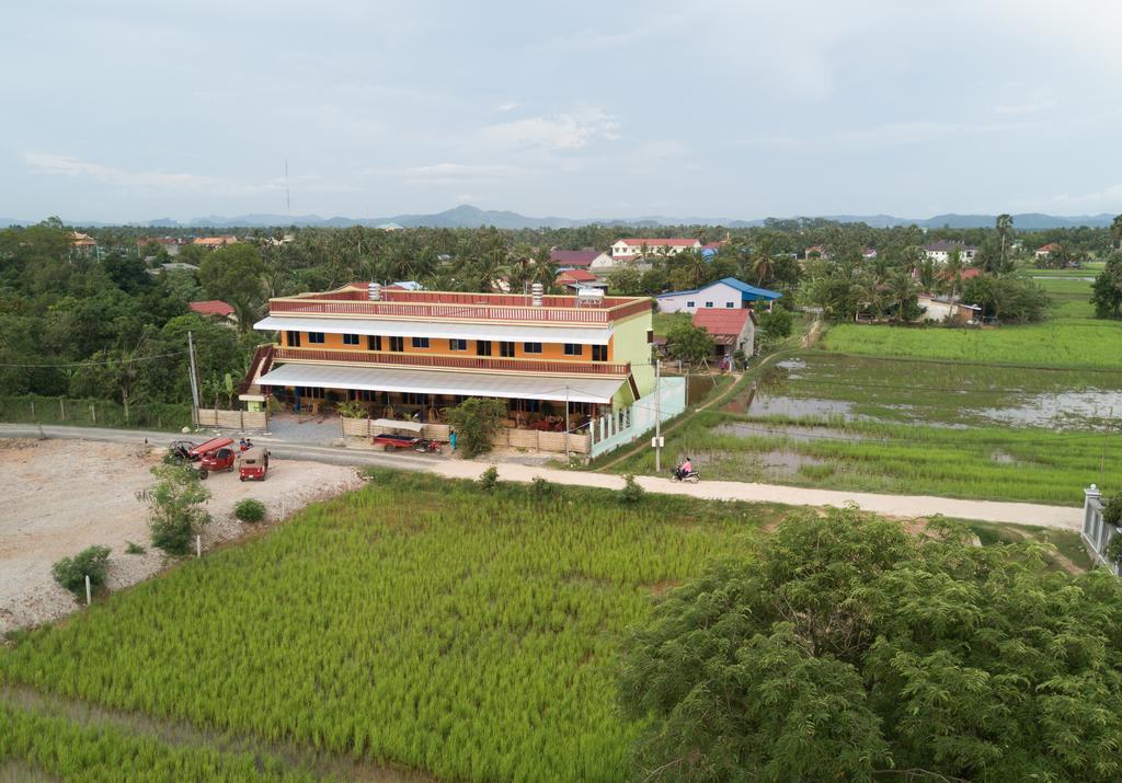 Nomads Guesthouse 캄폿 외부 사진