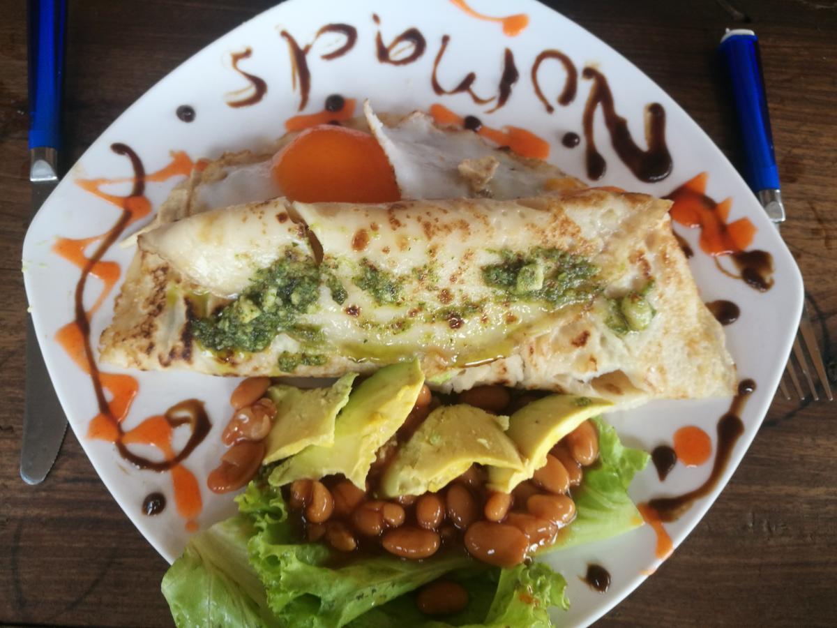 Nomads Guesthouse 캄폿 외부 사진
