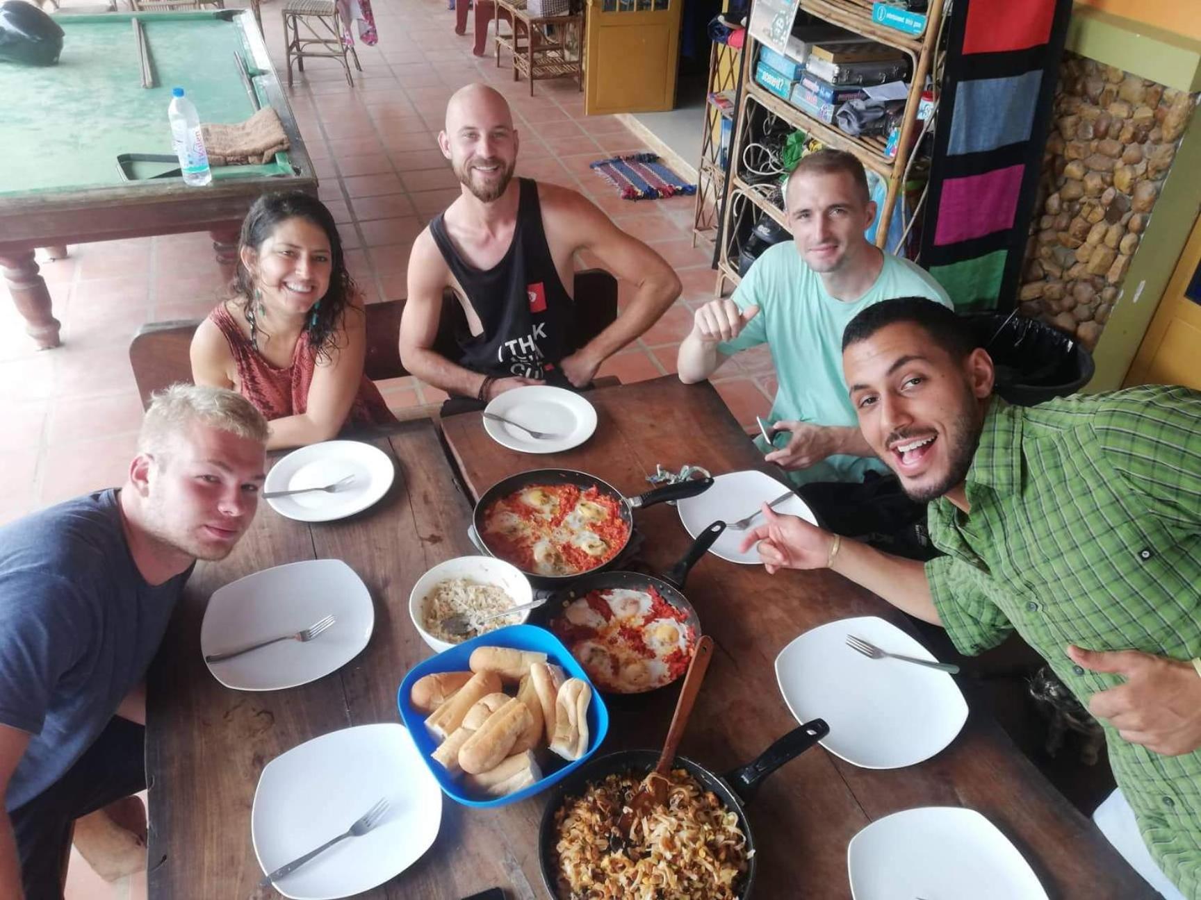 Nomads Guesthouse 캄폿 외부 사진